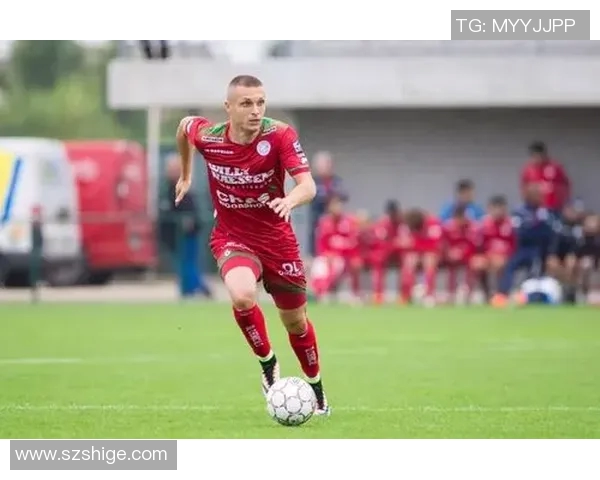 威尔郡与华斯兰德的激烈对决揭示足球战术与团队协作的重要性 威尔郡与华斯兰德的激烈对决揭示足球战术与团队协作的重要性